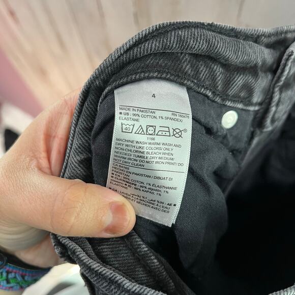 Old Navy Extra High-Waisted Sky-Hi Straight Raw-Hem Black Jeans for Women 4 - Picture 4 of 8